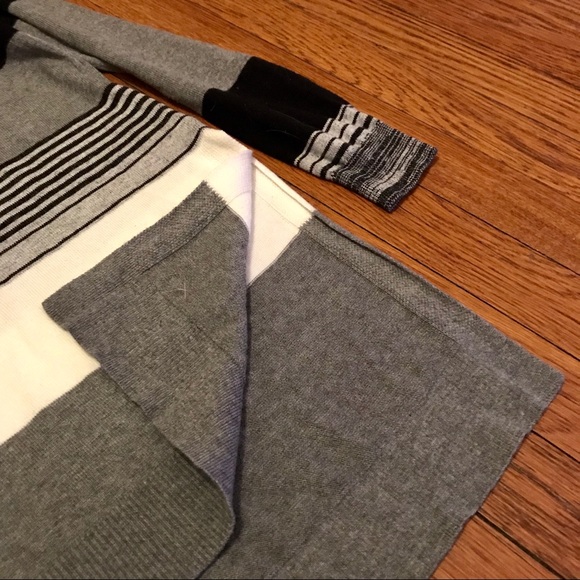 NWOT {VINCE CAMUTO} Tunic Sweater in Black, White & Grey Stripe • Size XS - Picture 3 of 9